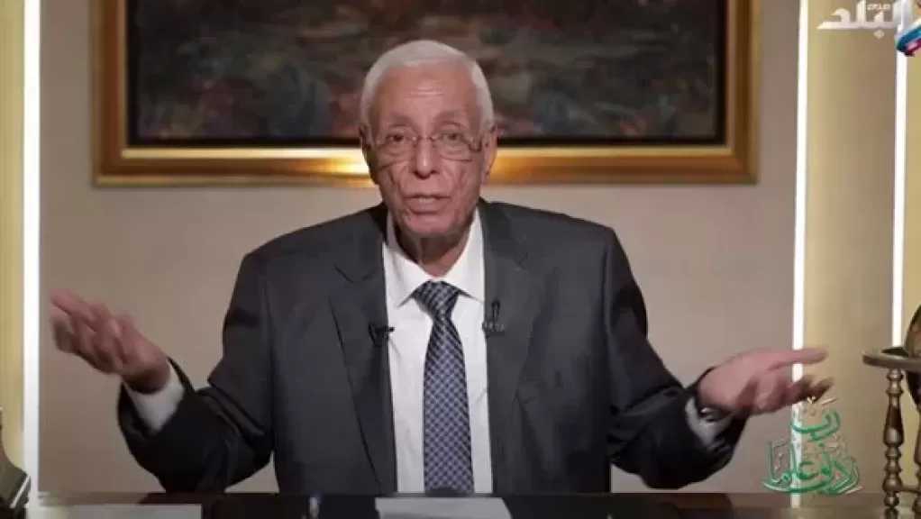 هل الصداع النصفي خطير.. حسام موافي يجيب