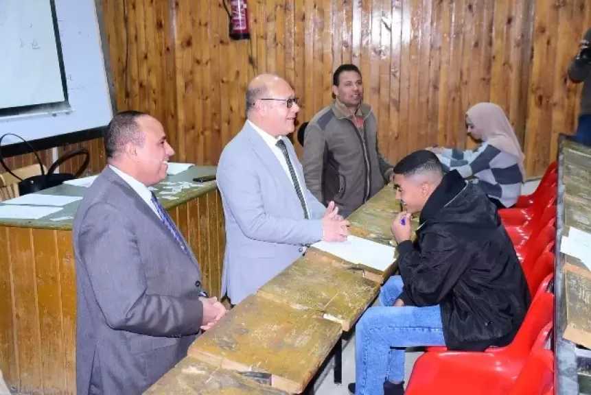 رئيس جامعة سوهاج يتابع امتحانات الفصل الدراسي الأول بكلية التربية النوعية.. صور