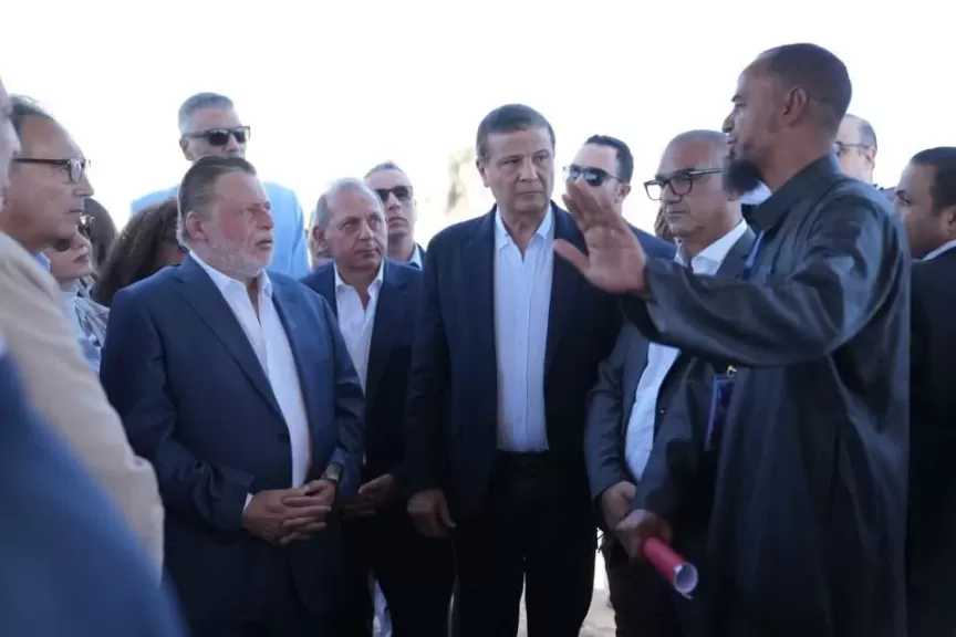 محافظ البنك المركزي المصري ووزير الزراعة يتفقدان عدد من القرى المستفيدة من مشروع دعم صغار المزارعين بمحافظة أسوان