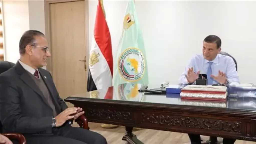 وزير الزراعة يبحث مع مكافحة الجراد الصحراوي سبل تعزيز التعاون الإقليمي