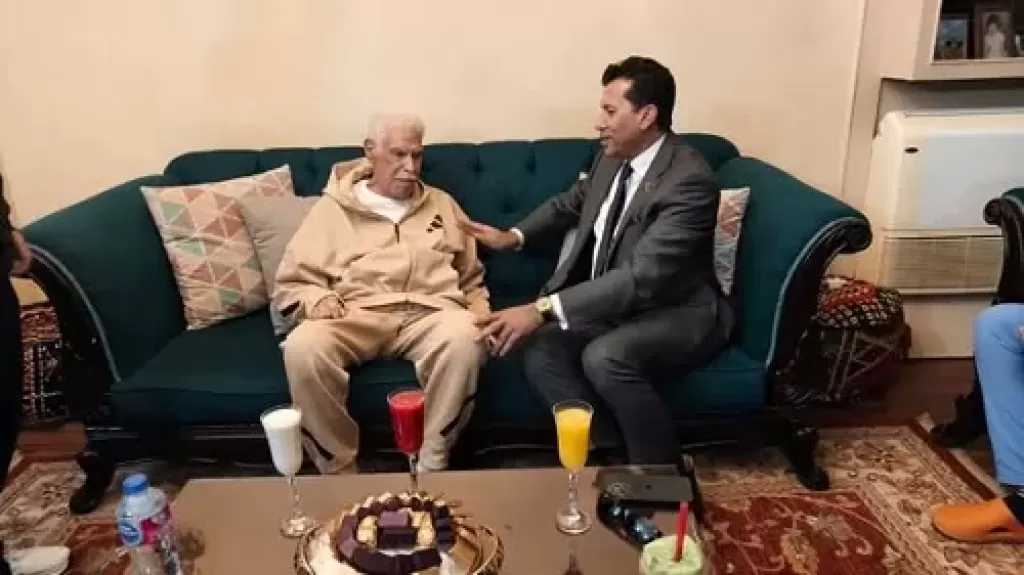 وزير الشباب والرياضة يطمئن على الحالة الصحية للكابتن حسن شحاتة
