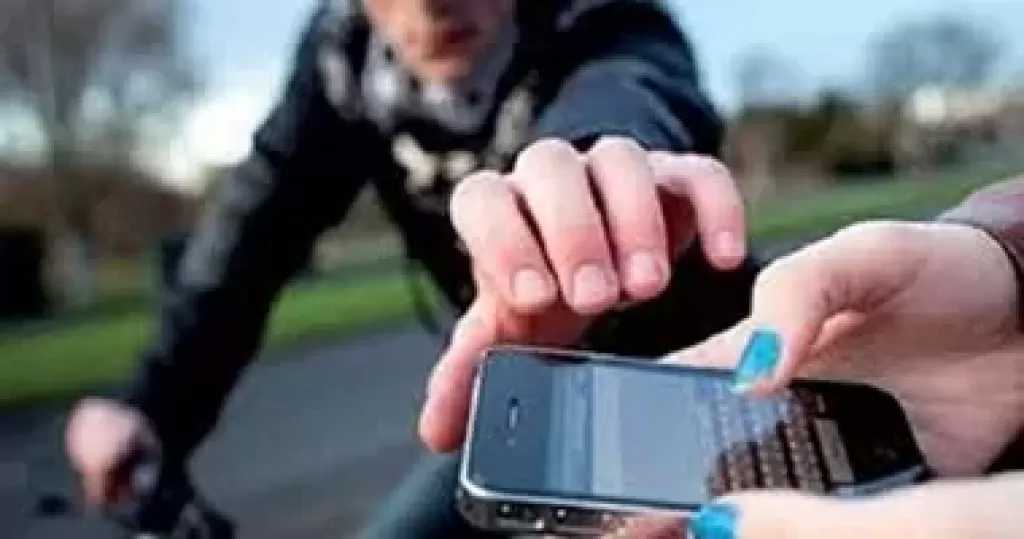 أمن الجيزة يضبط المتهم بسرقة هاتف معلمة في العمرانية