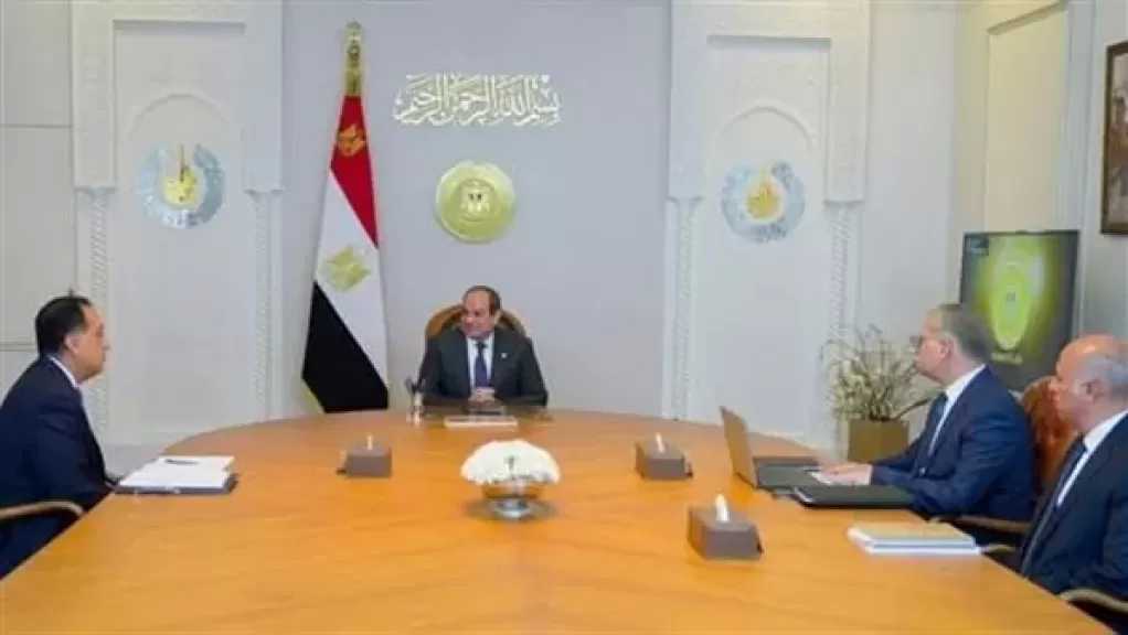 الرئيس السيسي يجتمع مع رئيس الوزراء ووزير البترول