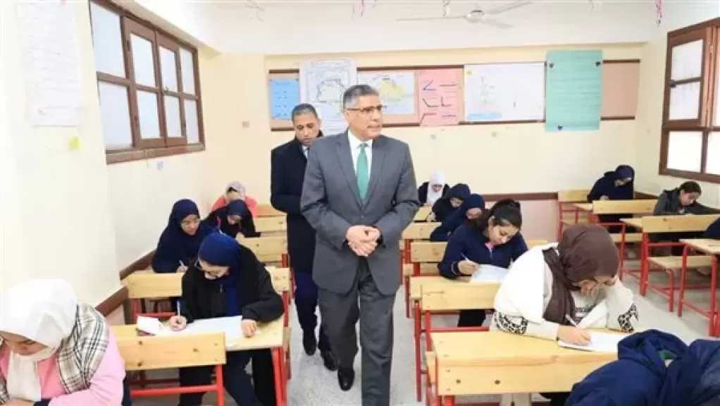محافظ الجيزة يتفقد سير امتحانات الشهادة الإعدادية بمدارس الهرم