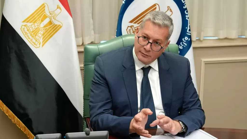 وزير البترول يصدر حركة تكليفات وتنقلات جديدة لدعم القيادات بالقطاع