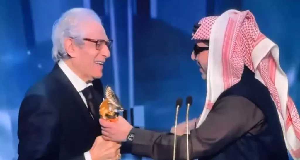 فاروق حسني يحصد جائزة الإنجاز مدى الحياة في حفل Joy Awards