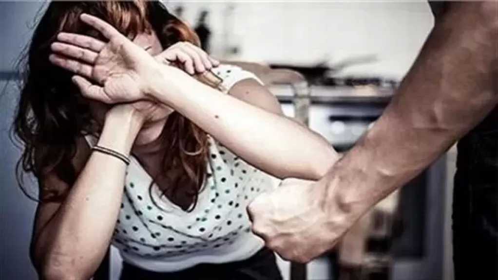 سيدة تتهم زوجها بالاعتداء عليها في الجيزة