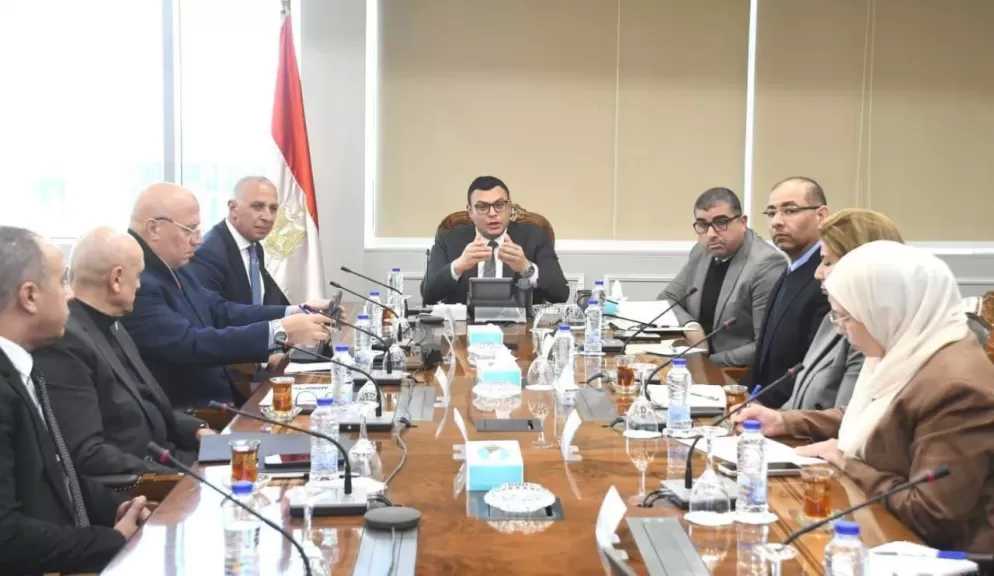 وزير الإسكان يعقد اجتماعًا مع شركة السويدي لتسريع تنفيذ مشروعات الكهرباء بالمدن الجديدة