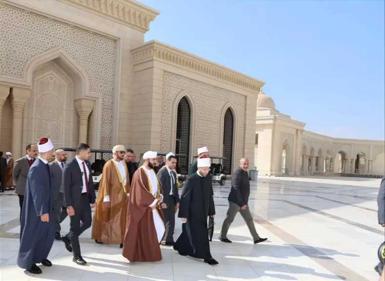 وزير الأوقاف يستقبل نظيره العُماني بمسجد مصر الكبير.. صور