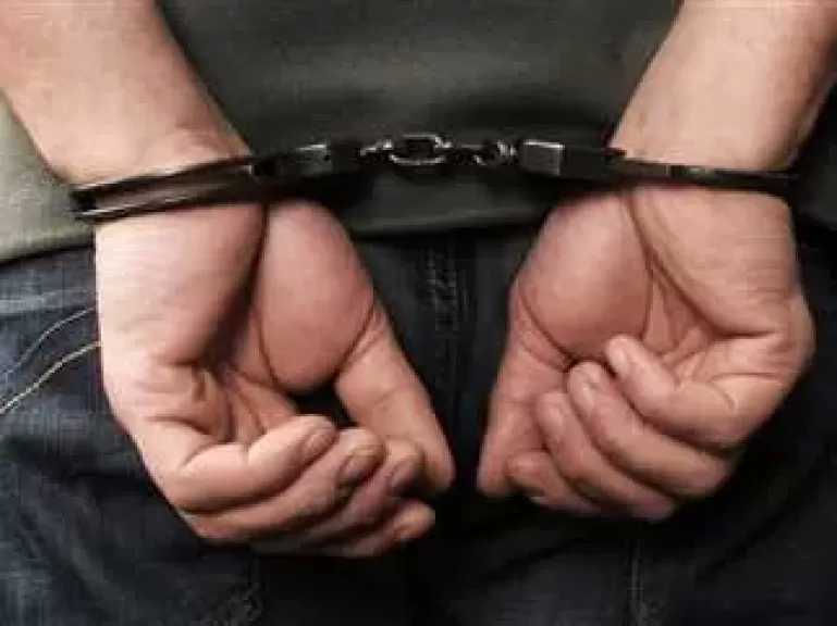 بعد مشادة في الامتحان.. طالب إعدادي يعتدي على مُعلم بسلاح كتر في البراجيل