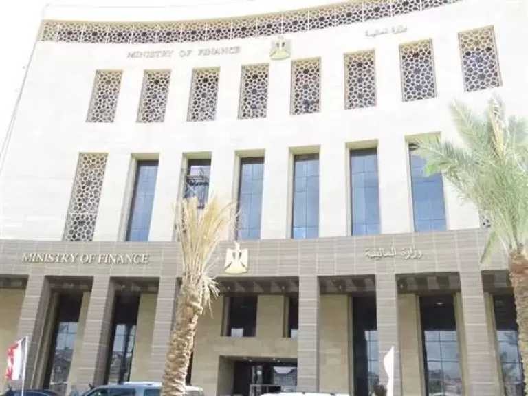 «المالية» تستهدف استقرار عجز الموازنة عند 4.9% طوال 4 أعوام مالية
