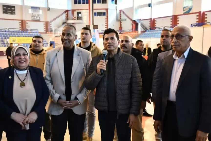 وزير الشباب والرياضة ومحافظ شمال سيناء يفتتحان ملتقى توظيف مصر