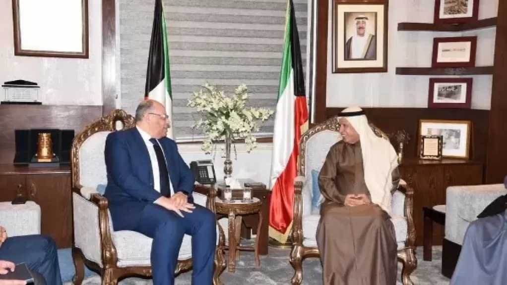 السفير المصري بالكويت يبحث مع رئيس الجهاز المركزي للمقيمين بصورة غير قانونية موضوعات متعلقة بدارسيهم في مصر