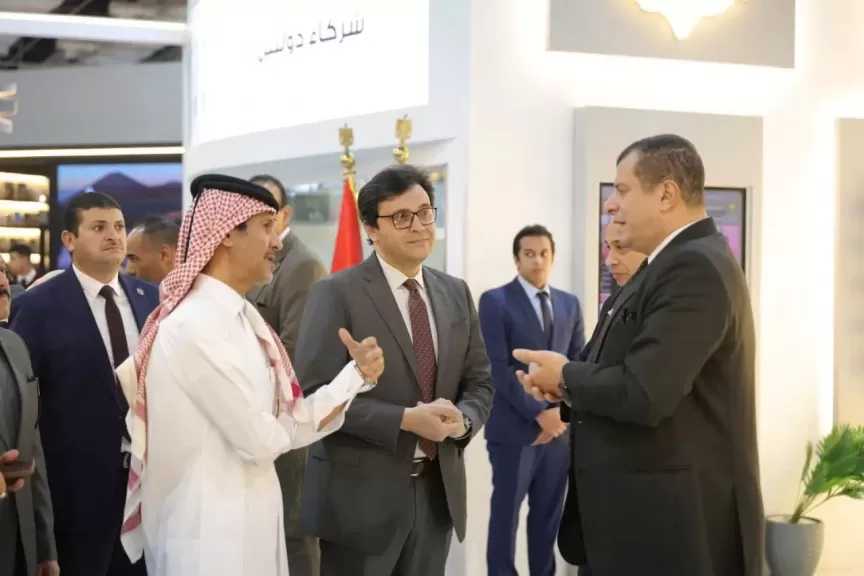 وزير الثقافة يصطحب السفير القطري في جولة تفقدية بمعرض القاهرة الدولي للكتاب 57
