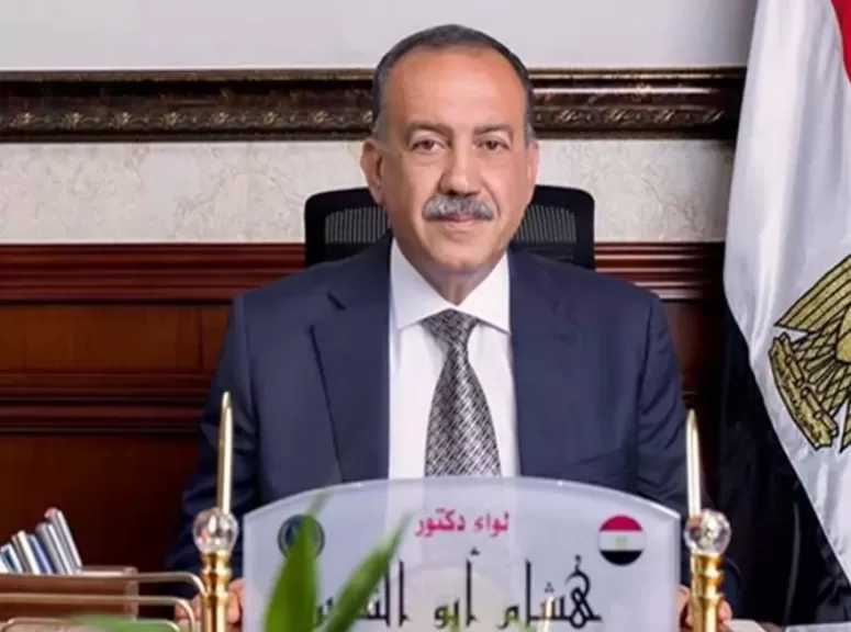 محافظ أسيوط يلتقي أهالي بني رافع بمنفلوط.. ويؤكد: خدمة المواطن أولوية