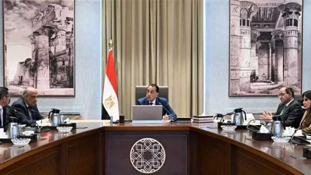 مدبولي يتابع مشروعات الطاقة وجهود جذب المزيد من الاستثمارات