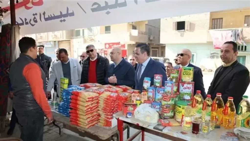 محافظ الجيزة يتفقد سوق ”اليوم الواحد” بالحوامدية لتوفير السلع بأسعار مناسبة