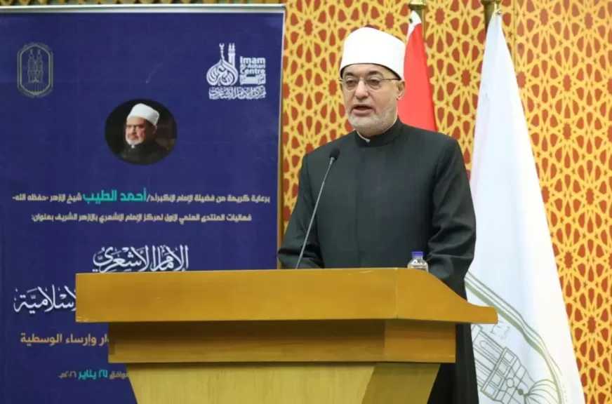 المفتي: الأزهر يتحمل مسئولية تاريخية في مواجهة الفوضى الفكرية| صور