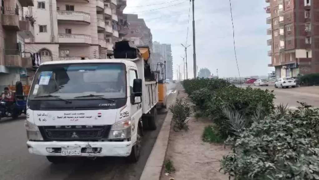 تكثيف أعمال النظافة بحي غرب كفر الشيخ| صور