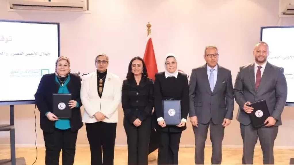 رئيسة قومي المرأة: التعاون مع الهلال الأحمر يجسد التقاء الإرادة الوطنية مع الواجب الإنساني