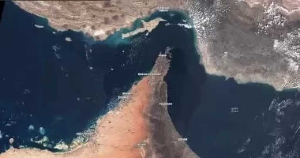 إيران تعلن إجراء تدريبات بالذخيرة الحية بمضيق هرمز الأحد والإثنين