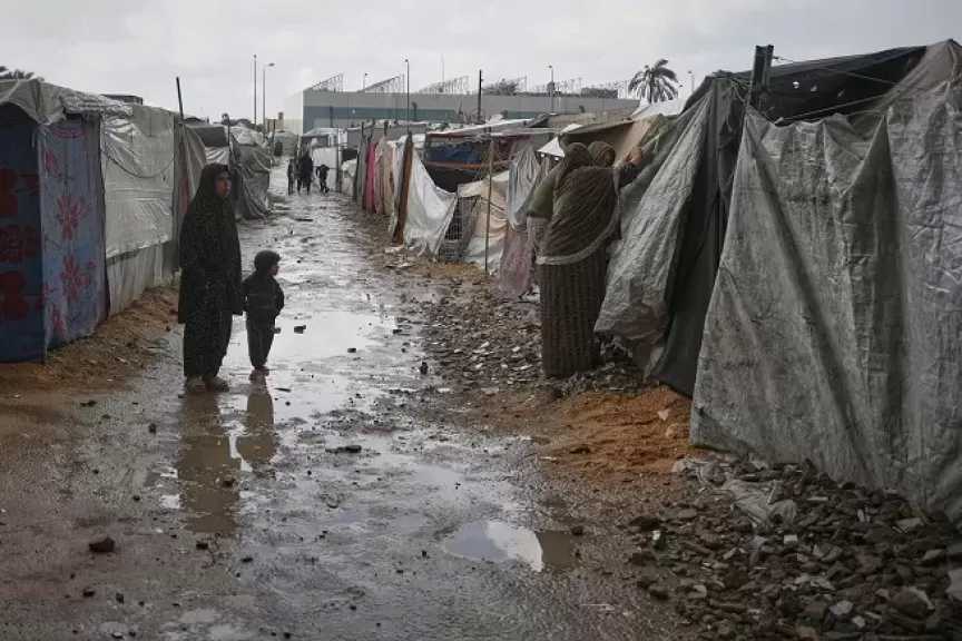 الدفاع المدني بغزة: الاحتلال يتعمد قصف مراكز إيواء وخيام النازحين.. ونقص المعدات يهدد حياة الجرحى