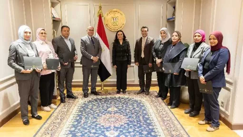 وزيرة التضامن تكرم إدارة الرعاية البديلة لتميزها خلال شهر يناير