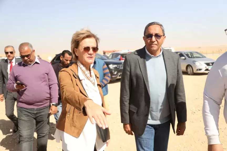محافظ قنا وسفيرة الاتحاد الأوروبي يتفقدان مشروعات إدارة المخلفات الصلبة