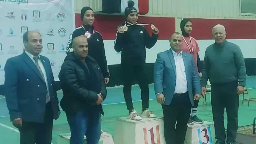 محافظ أسيوط يشيد بتتويج لاعبات المشروع القومي للمواهب بـ4 ميداليات ذهبية في بطولة الجمهورية لرفع الأثقال