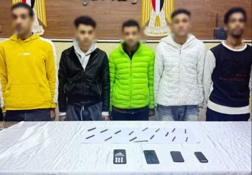 ضبط 5 أشخاص لترويج المخدرات في عين شمس بالقاهرة