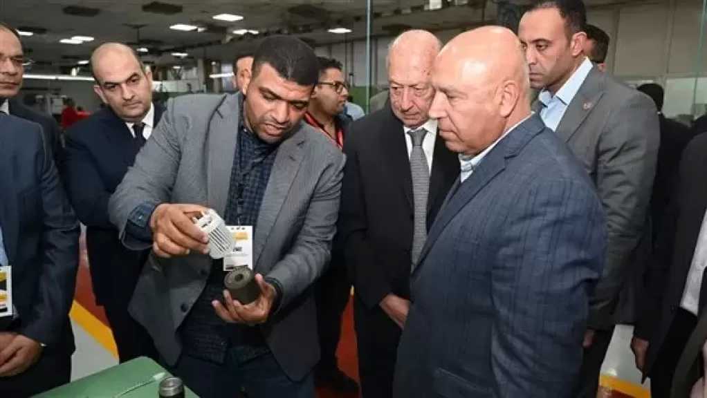 وزير الصناعة والنقل يتفقد 3 مصانع متخصصة في الصناعات الهندسية بمدينة العاشر من رمضان