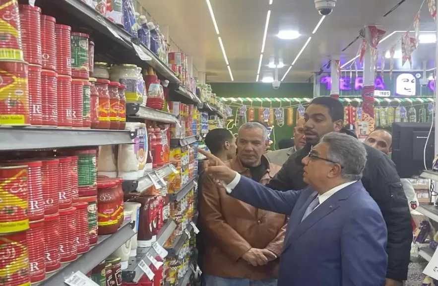 محافظ الدقهلية يتفقد السوق الحضاري بالسنبلاوين ويشدد على الالتزام بالأسعار المخفضة