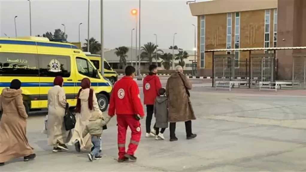الهلال الأحمر المصري يدفع بـ 7,500 طن مساعدات إلى غزة عبر قافلة «زاد العزة» 133