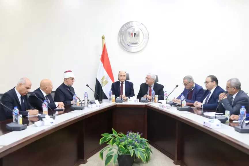 انعقاد الجلسة الإجرائية لجامعة كفرالشيخ الأهلية بحضور المحافظ