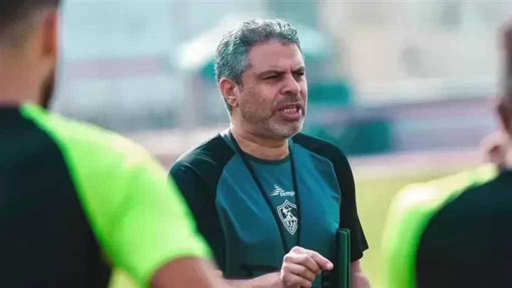 معتمد جمال يلقي محاضرة فنية على لاعبي الزمالك قبل مواجهة شباب بلوزداد