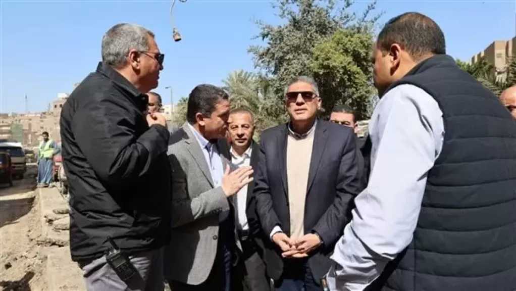 محافظ الجيزة يتفقد أعمال تطوير ورصف شارع ناهيا