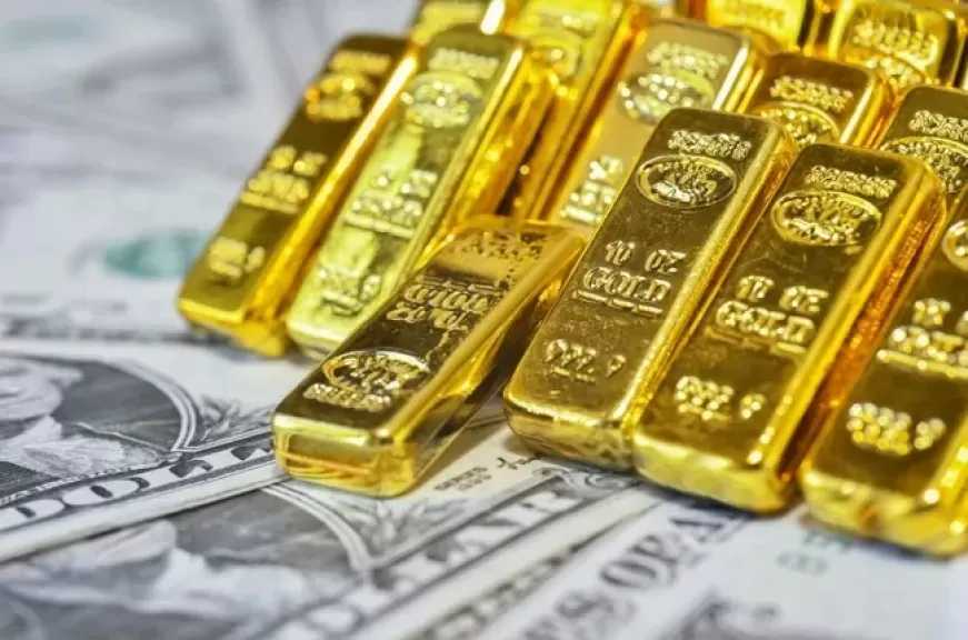 الذهب يتراجع بعد ارتفاع الدولار عقب بيانات أمريكية قلّصت رهانات خفض الفائدة