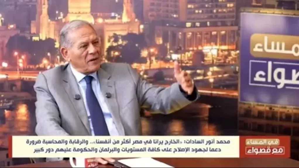 محمد أنور السادات: لا بد من إعادة النظر في قانون الأحزاب