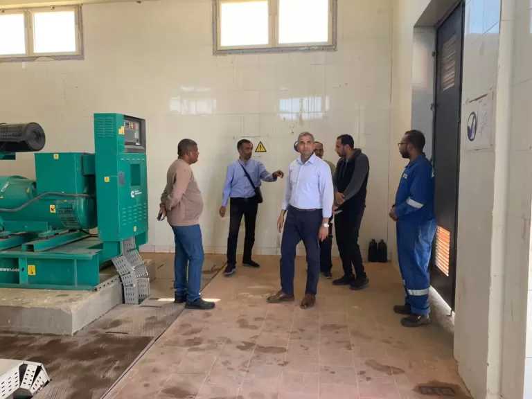 ​رئيس مياه البحر الأحمر يتفقد محطات التحلية والرفع في حلايب وأبورماد
