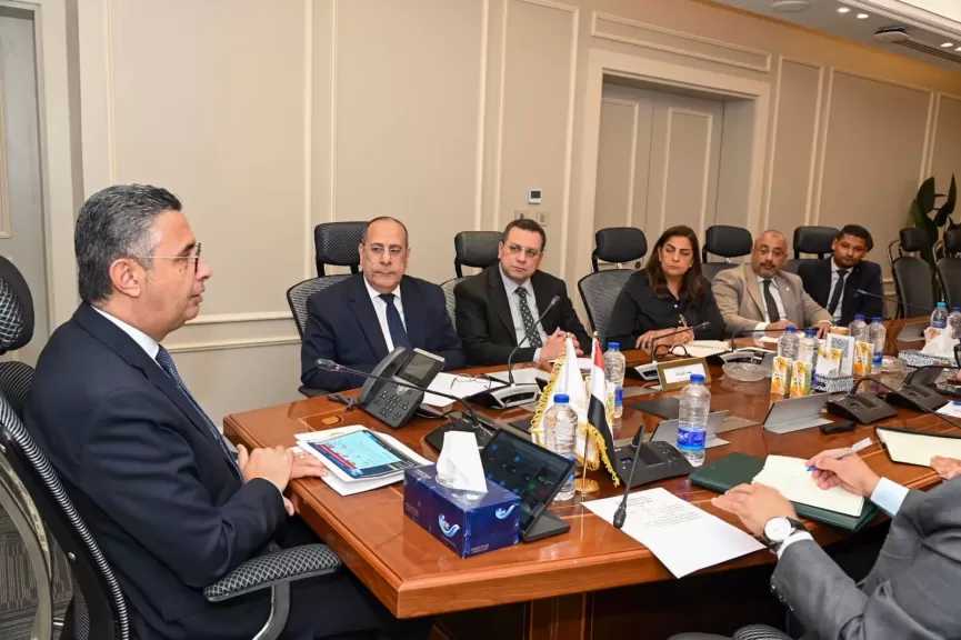وزير التموين يوجه ببدء صرف المنحة الإضافية على البطاقات التموينية للأسر الأولى بالرعاية.. غدًا ولمدة شهرين
