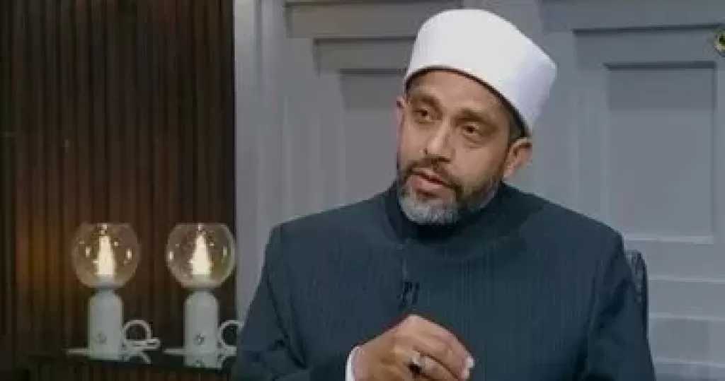 هل ارتداء حظاظة تحمل شعار النادي حلال أم حرام؟.. أمين الفتوى يجيب