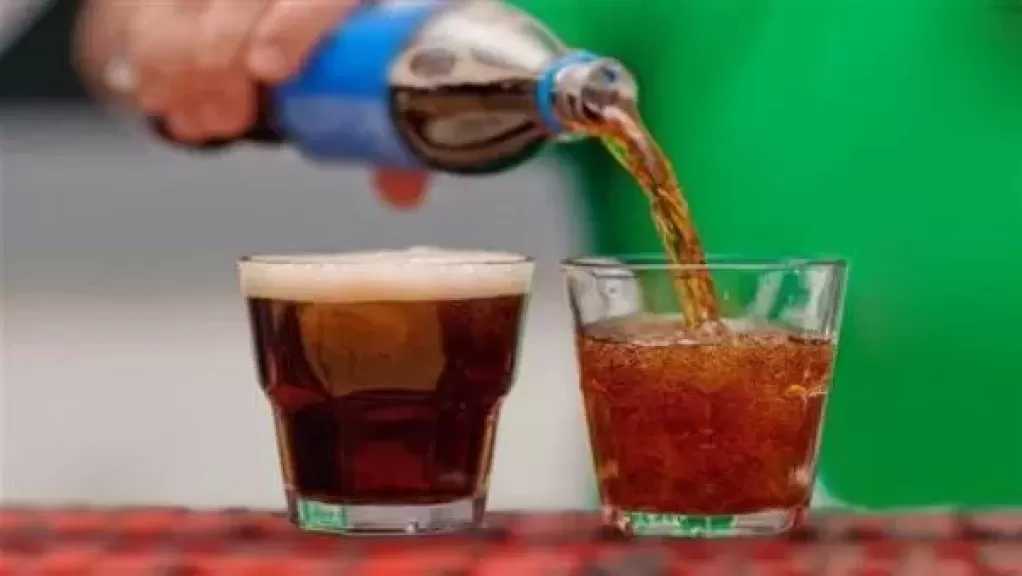 لا تشربوها في رمضان.. خبيرة تغذية تكشف 4 مخاطر لتناول المشروبات الغازية