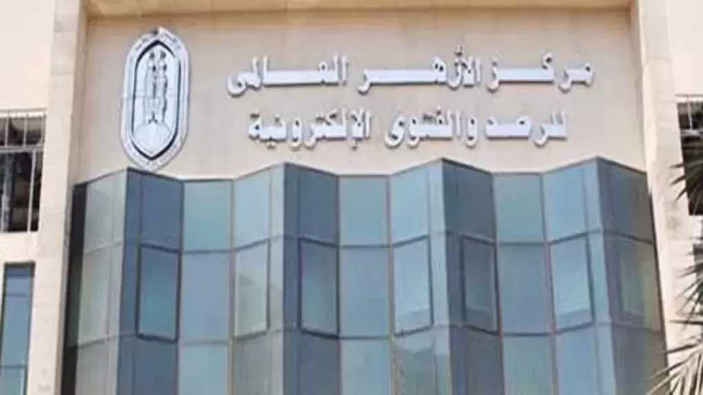 في رمضان.. الأزهر للفتوى يوضح آداب استماع القرآن لنيل الرحمة والأجر