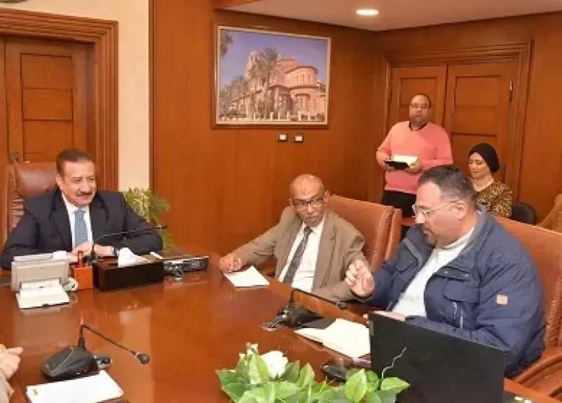 محافظ بورسعيد يوجه بالتكامل بين إدارات التسكين والتحول الرقمي لسرعة إنجاز خدمات المواطنين