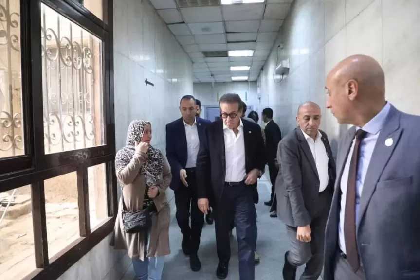 وزير الصحة يجري جولة مفاجئة بمستشفى السلام التخصصي في أول أيام رمضان