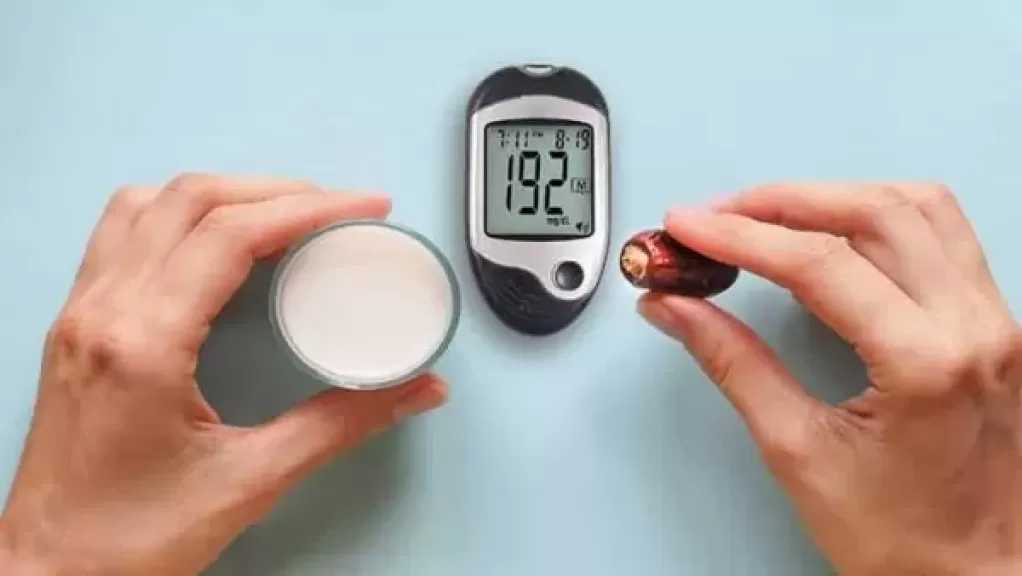 أفضل طريقة صحية للإفطار في رمضان.. استشاري تغذية ومناعة توضح