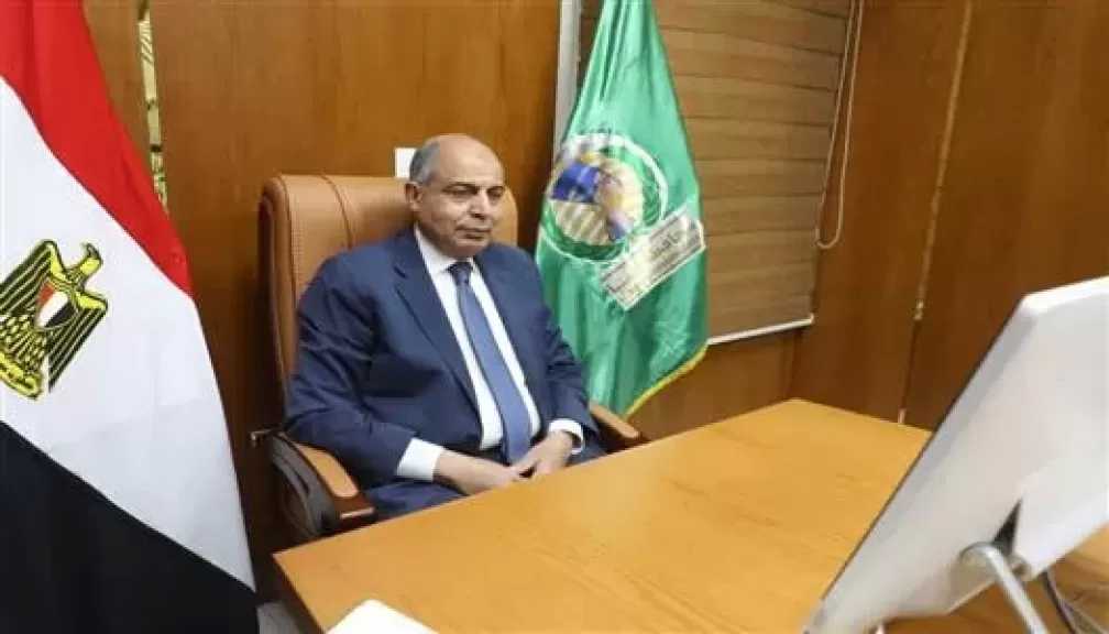 محافظ المنيا يوجه بمتابعة صرف المنحة الإضافية للمواطنين على البطاقات التموينية
