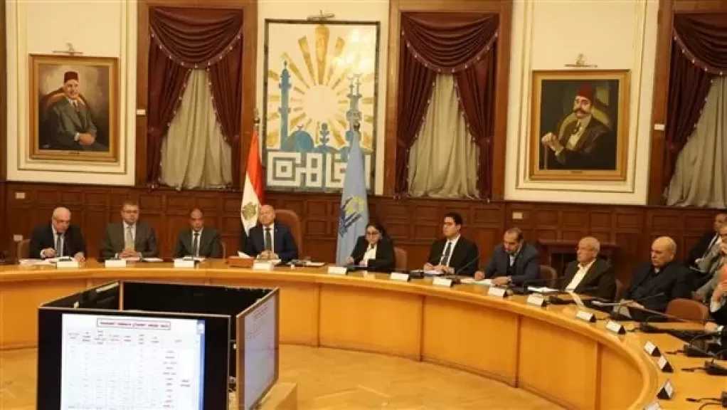 محافظ القاهرة يوجه بسرعة إنجاز مشروعات الخطة الاستثمارية وتكثيف جهود التصالح