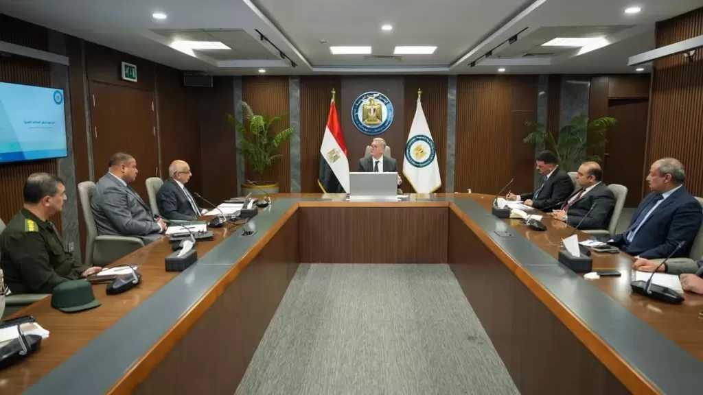 وزير البترول يعقد اجتماعاً مع مجلس إدارة هيئة الثروة المعدنية والصناعات التعدينية