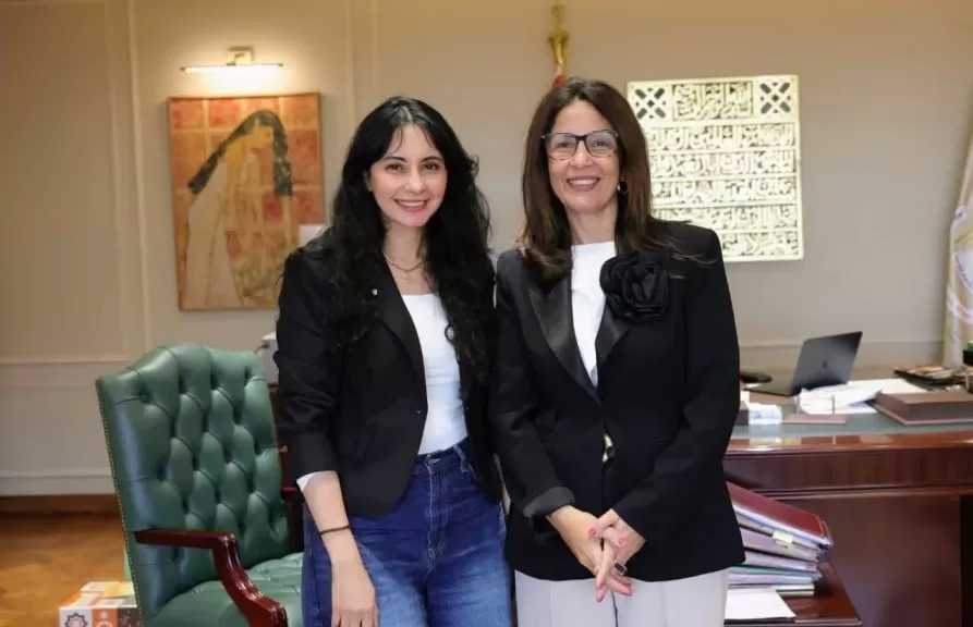 وزيرة الثقافة تبحث مع عازفة الماريمبا نسمة عبد العزيز إطلاق كرنفال «بهجة وبسمة» بالقرى والنجوع والمناطق الأكثر احتياجًا للخدمات الثقافية